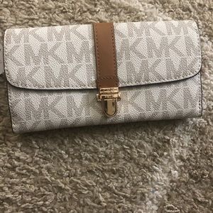 Michael Kors wallet NWT